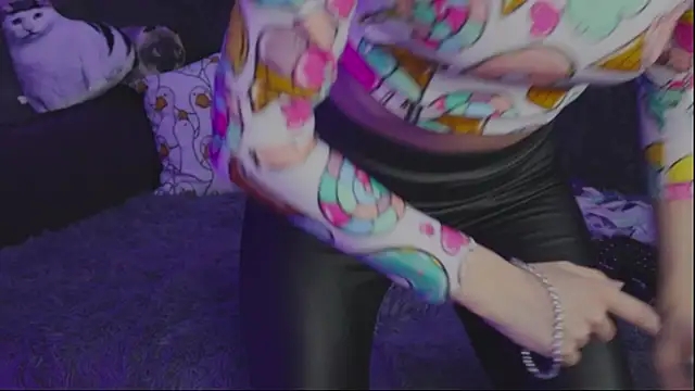 Kathleen Meow online show from February 2025 06:29:02 PM