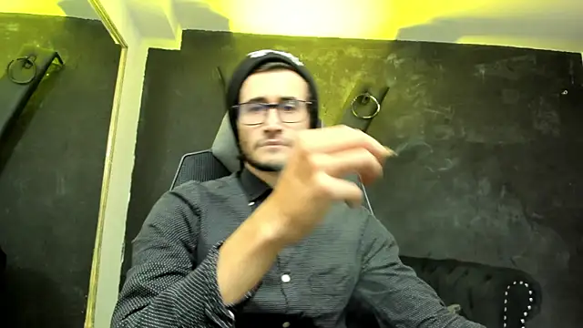 Loggan donnelly online show from September 2025 08:23:01 PM