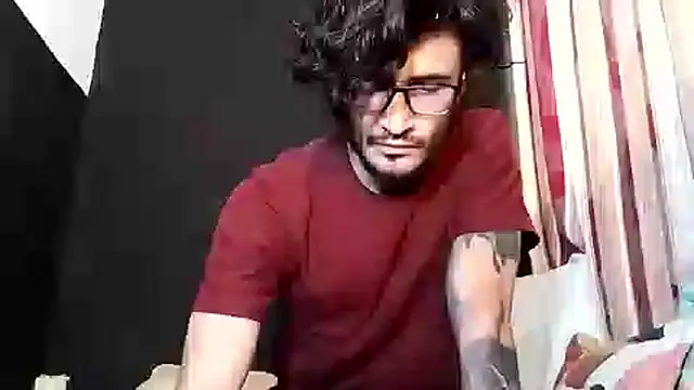 Loggan donnelly online show from November 2025 07:02:02 PM