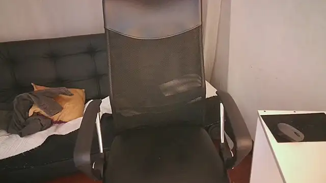 Snapshot of Aurora_ath chatting on December 2024 04:11:01 AM Aurora ath online show from December 2024 04:11:01 AM