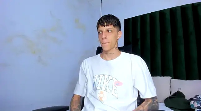 Snapshot of Adam_hard_ chatting on December 2024 08:50:01 PM Adam hard online show from December 2024 08:50:01 PM