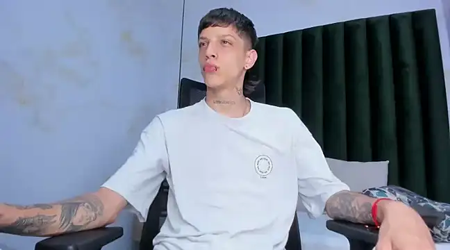 Snapshot of Adam_hard_ chatting on December 2024 07:34:02 PM Adam hard online show from December 2024 07:34:02 PM