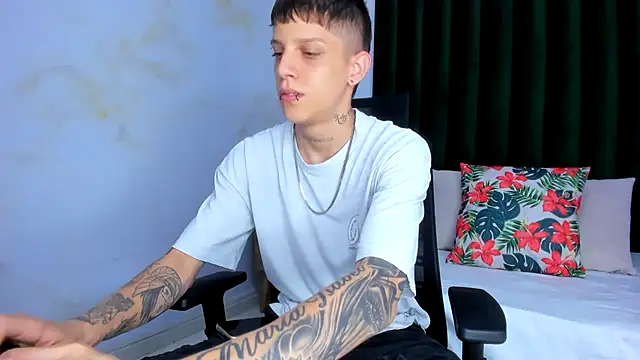 Snapshot of Adam_hard_ chatting on February 2025 07:42:01 PM Adam hard online show from February 2025 07:42:01 PM