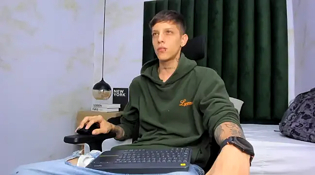 Snapshot of Adam_hard_ chatting on February 2025 11:52:01 PM Adam hard online show from February 2025 11:52:01 PM