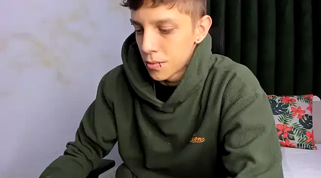 Snapshot of Adam_hard_ chatting on March 2025 08:27:02 PM Adam hard online show from March 2025 08:27:02 PM