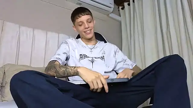 Snapshot of Adam_hard_ chatting on September 2025 08:20:02 PM Adam hard online show from September 2025 08:20:02 PM