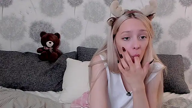 Snapshot of EngelFugler chatting on January 2025 02:30:02 PM EngelFugler online show from January 2025 02:30:02 PM