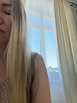 Snapshot of LianaCruz__ chatting on April 2026 06:58:02 AM LianaCruz online show from April 2026 06:58:02 AM