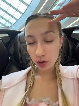 Lia  Love online show from October 2025 12:15:01 PM