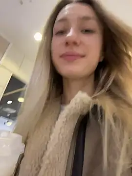 Lia  Love online show from October 2025 11:12:02 AM