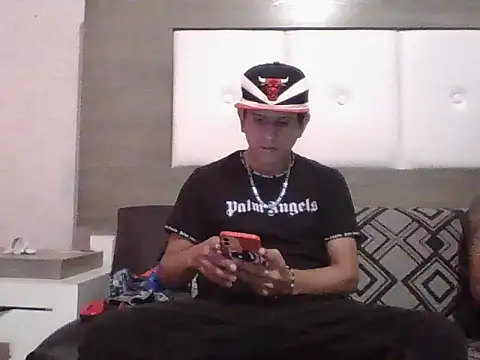 oiram27 online show from November 2025 09:38:01 PM