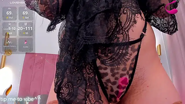 Snapshot of Mayzzie chatting on March 2025 11:31:01 PM Mayzzie online show from March 2025 11:31:01 PM