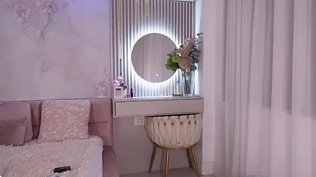 Snapshot of JullyBlair chatting on February 2025 05:42:02 AM JullyBlair online show from February 2025 05:42:02 AM