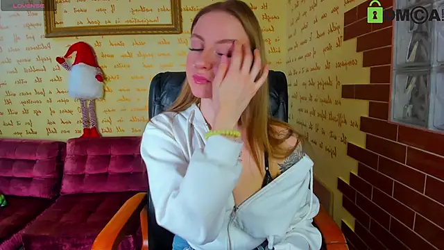 Snapshot of alexa_glory chatting on December 2025 12:09:01 PM alexa glory online show from December 2025 12:09:01 PM