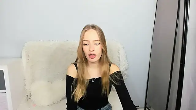 Snapshot of LilaGold chatting on November 2025 05:08:01 PM LilaGold online show from November 2025 05:08:01 PM