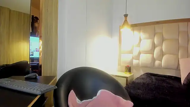 Selenecollins online show from November 2025 12:49:02 PM