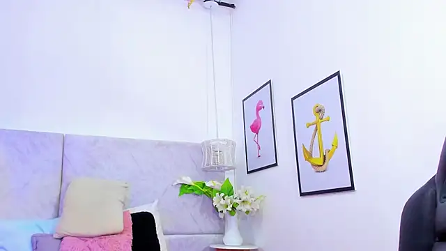 Snapshot of naomiii__ chatting on October 2025 12:01:02 PM naomiii online show from October 2025 12:01:02 PM