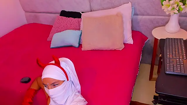 Snapshot of naomiii__ chatting on November 2025 11:54:01 AM naomiii online show from November 2025 11:54:01 AM