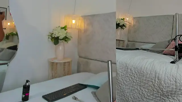 Snapshot of naomiii__ chatting on November 2025 11:53:01 AM naomiii online show from November 2025 11:53:01 AM