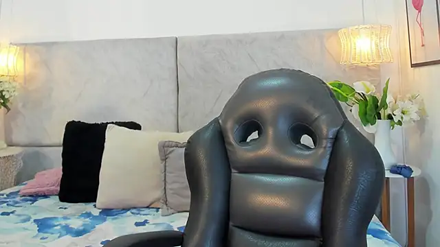 Snapshot of naomiii__ chatting on November 2025 06:51:01 PM naomiii online show from November 2025 06:51:01 PM