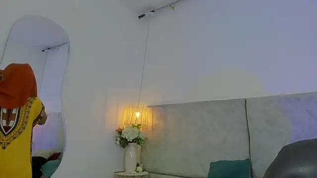 naomiii   online show from December 2025 11:38:02 AM