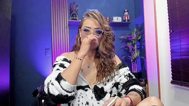 Snapshot of AdeleMourfg chatting on June 2026 03:55:01 AM AdeleMourfg online show from June 2026 03:55:01 AM