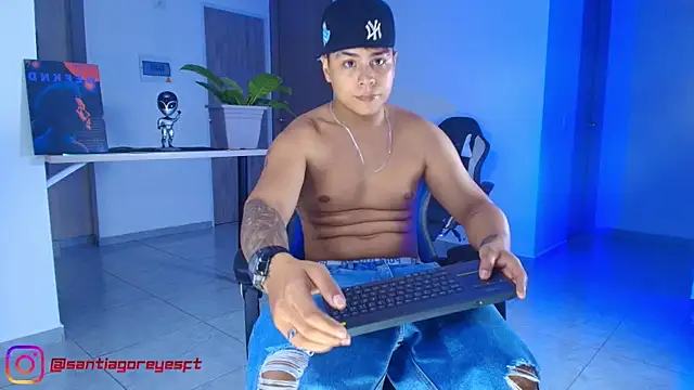 Snapshot of SantiagoReyesFtt chatting on June 2026 04:45:01 AM SantiagoReyesFtt online show from June 2026 04:45:01 AM