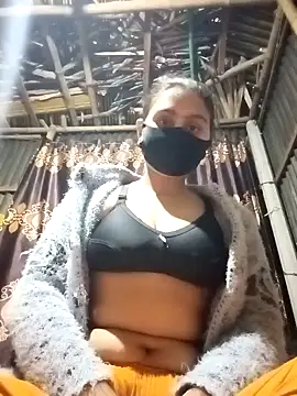 Snapshot of HenaAra chatting on January 2025 04:15:01 PM HenaAra online show from January 2025 04:15:01 PM