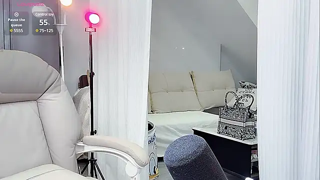 Snapshot of yoyo520- chatting on March 2025 08:14:02 PM yoyo520- online show from March 2025 08:14:02 PM