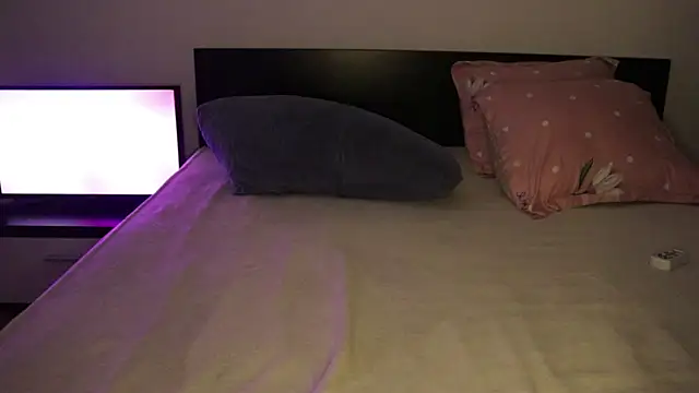 IvyKaelani online show from April 2026 11:34:01 AM