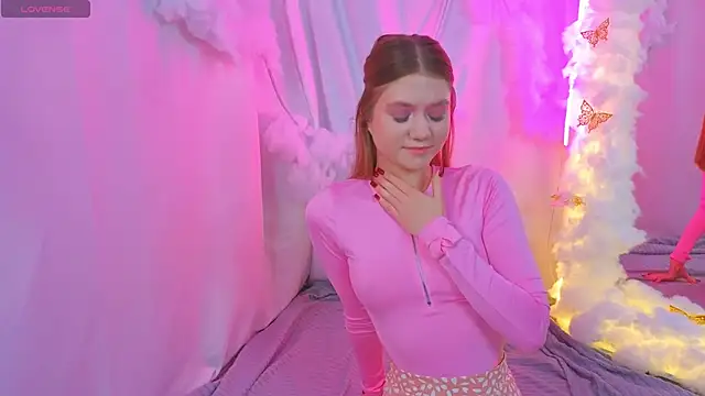 AlisiaSpinnet  online show from November 2025 03:44:02 PM