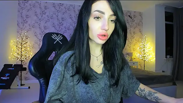 Snapshot of NancyLovee_ chatting on December 2025 04:19:02 AM NancyLovee online show from December 2025 04:19:02 AM