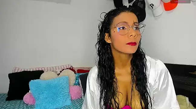 Nenita Hot  online show from March 2025 05:54:02 PM