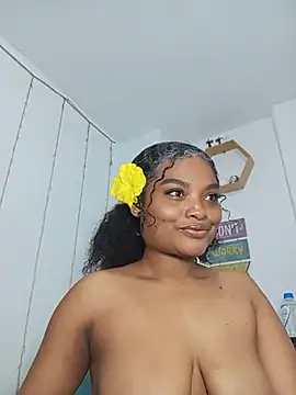 Snapshot of gianna_smith chatting on June 2026 04:24:02 AM gianna smith online show from June 2026 04:24:02 AM