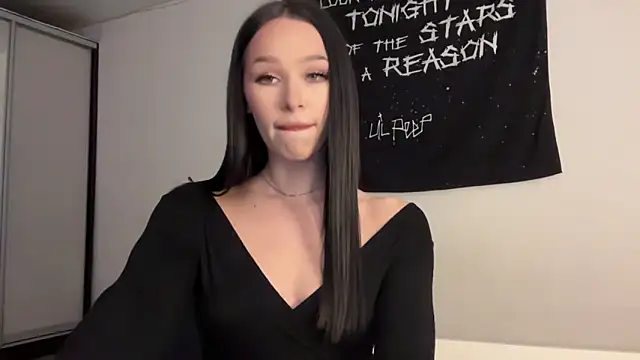 Snapshot of ur_molly chatting on December 2025 09:04:02 AM ur molly online show from December 2025 09:04:02 AM