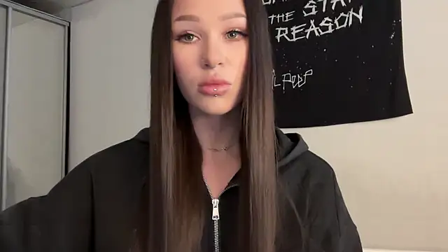 Snapshot of ur_molly chatting on February 2026 05:08:01 AM ur molly online show from February 2026 05:08:01 AM