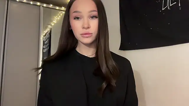 Snapshot of ur_molly chatting on March 2026 06:19:01 AM ur molly online show from March 2026 06:19:01 AM