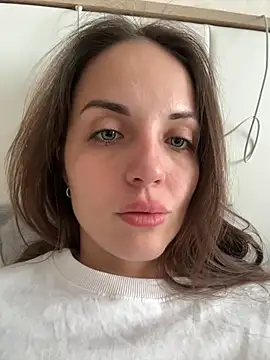 Snapshot of AmiLavs chatting on November 2025 06:35:01 AM AmiLavs online show from November 2025 06:35:01 AM