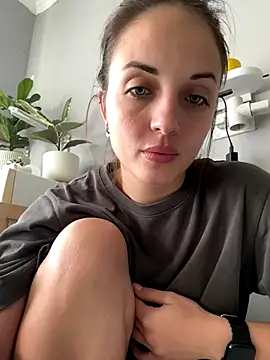 Snapshot of AmiLavs chatting on November 2025 10:58:02 AM AmiLavs online show from November 2025 10:58:02 AM