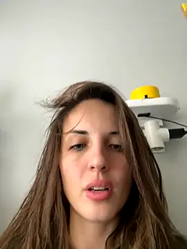 Snapshot of AmiLavs chatting on November 2025 09:42:02 AM AmiLavs online show from November 2025 09:42:02 AM