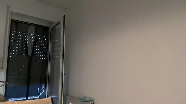 Snapshot of EmilyWi_ chatting on October 2025 04:51:01 PM EmilyWi online show from October 2025 04:51:01 PM