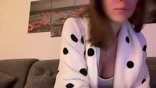 Snapshot of EmilyWi_ chatting on October 2025 05:04:02 PM EmilyWi online show from October 2025 05:04:02 PM