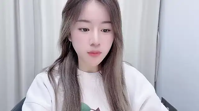 Snapshot of chloe-01 chatting on January 2025 12:35:01 PM chloe-01 online show from January 2025 12:35:01 PM