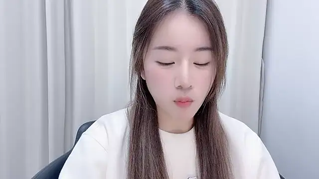 Snapshot of chloe-01 chatting on January 2025 12:21:01 PM chloe-01 online show from January 2025 12:21:01 PM