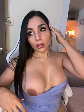 Snapshot of MOMALANA chatting on October 2025 08:08:02 PM MOMALANA online show from October 2025 08:08:02 PM