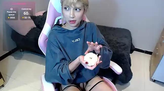 HiScarlett online show from January 2025 01:47:01 PM