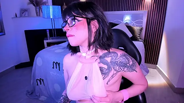 Snapshot of NattashaHotson chatting on October 2025 03:51:02 AM NattashaHotson online show from October 2025 03:51:02 AM