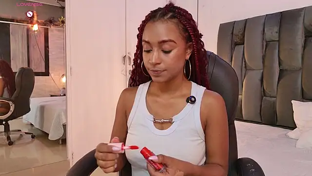 Snapshot of Lorena_Vieira_ chatting on September 2025 06:44:01 PM Lorena Vieira  online show from September 2025 06:44:01 PM