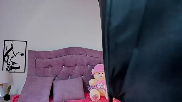 LunaSmitt online show from September 2025 01:11:01 AM