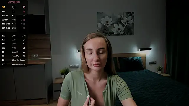 Snapshot of chloewallace chatting on March 2025 08:26:02 PM chloewallace online show from March 2025 08:26:02 PM